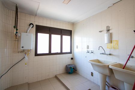 Apartamento à venda com 200m², 3 quartos e 2 vagas Apartamento à venda com 200m², 3 quartos e 2 vagasÁrea de serviço