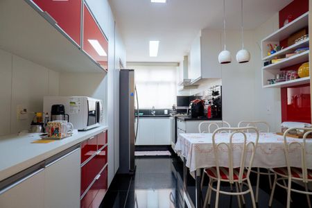 Apartamento à venda com 180m², 4 quartos e 4 vagasCozinha