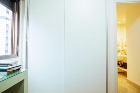 Apartamento à venda com 180m², 4 quartos e 4 vagasQuarto