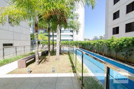 Apartamento à venda com 180m², 4 quartos e 4 vagasÁrea comum - Piscina
