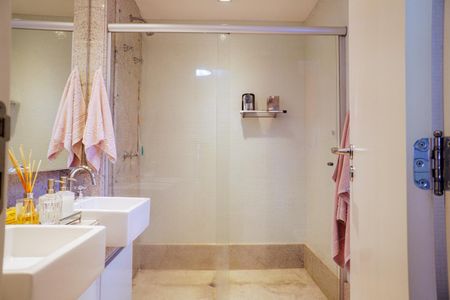 Apartamento à venda com 180m², 4 quartos e 4 vagasBanheiro Suíte 2