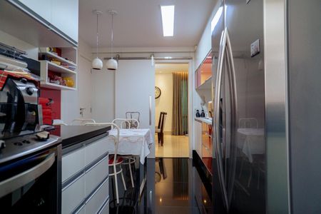 Apartamento à venda com 180m², 4 quartos e 4 vagasCozinha