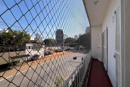 Apartamento à venda com 135m², 2 quartos e sem vaga Apartamento à venda com 135m², 2 quartos e sem vagaVaranda