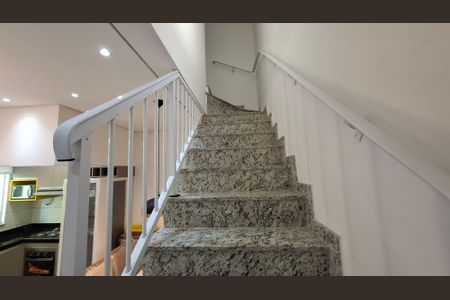 Casa de condomínio à venda com 120m², 2 quartos e 1 vaga Casa de condomínio à venda com 120m², 2 quartos e 1 vagaEscada