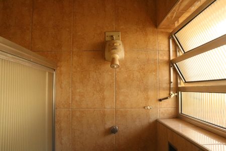 Casa à venda com 320m², 3 quartos e 4 vagasBanheiro 2