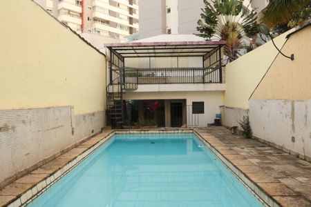 Casa à venda com 320m², 3 quartos e 4 vagasQuintal