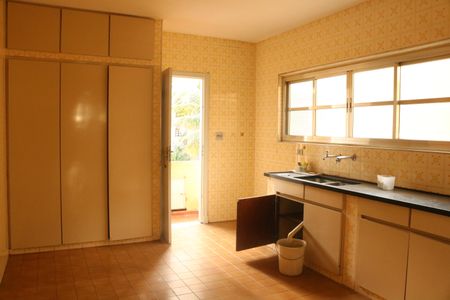 Casa à venda com 320m², 3 quartos e 4 vagasCozinha