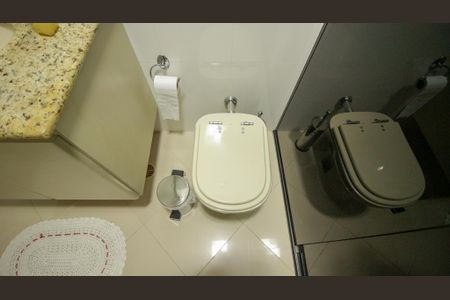 Casa à venda com 216m², 5 quartos e 2 vagas Casa à venda com 216m², 5 quartos e 2 vagasBanheiro Social