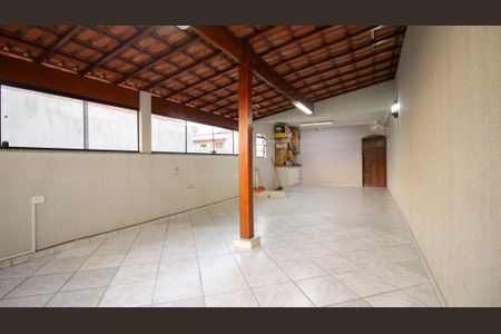 Casa à venda com 216m², 5 quartos e 2 vagas Casa à venda com 216m², 5 quartos e 2 vagasÁrea comum - Salão de festas