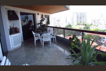 Apartamento à venda com 226m², 3 quartos e 3 vagas