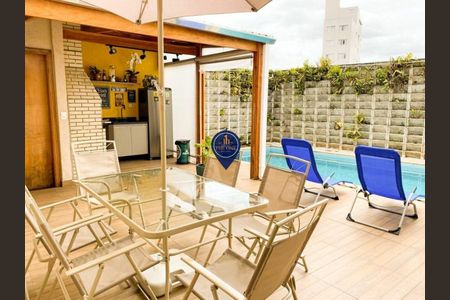 Casa à venda com 225m², 5 quartos e 4 vagas