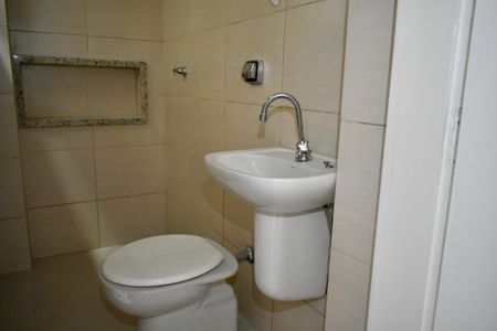 Apartamento à venda com 110m², 2 quartos e 1 vaga Apartamento à venda com 110m², 2 quartos e 1 vagaBanheiro de Serviço