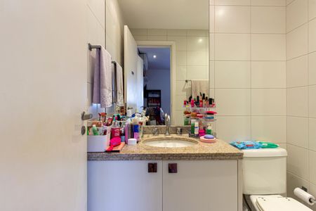 Apartamento à venda com 147m², 3 quartos e 2 vagasBanheiro da Suíte 2