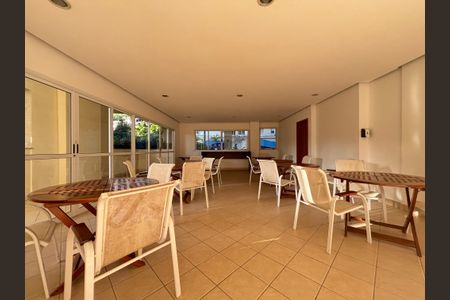 Apartamento à venda com 200m², 3 quartos e 2 vagas Apartamento à venda com 200m², 3 quartos e 2 vagasÁrea comum - salão de festas
