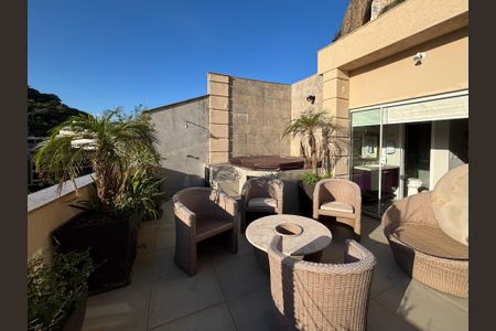 Apartamento à venda com 200m², 3 quartos e 2 vagas Apartamento à venda com 200m², 3 quartos e 2 vagasCobertura