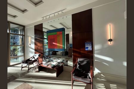 Apartamento à venda com 200m², 3 quartos e 2 vagas Apartamento à venda com 200m², 3 quartos e 2 vagasPlaca