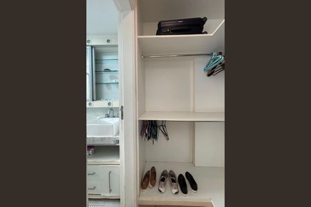 Apartamento à venda com 200m², 3 quartos e 2 vagas Apartamento à venda com 200m², 3 quartos e 2 vagasSuíte - armário
