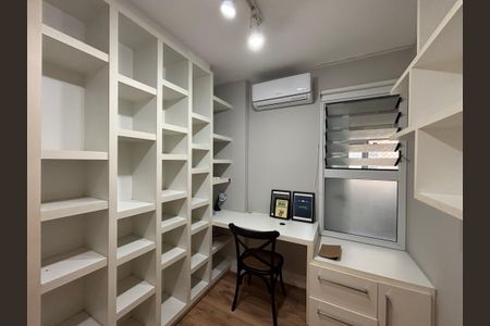 Apartamento à venda com 200m², 3 quartos e 2 vagas Apartamento à venda com 200m², 3 quartos e 2 vagasQuarto 2