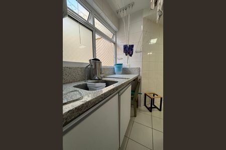 Apartamento à venda com 200m², 3 quartos e 2 vagas Apartamento à venda com 200m², 3 quartos e 2 vagasÁrea de serviço