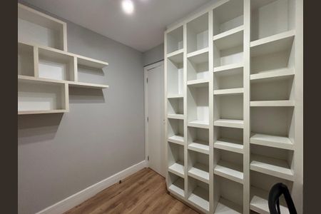 Apartamento à venda com 200m², 3 quartos e 2 vagas Apartamento à venda com 200m², 3 quartos e 2 vagasQuarto 2