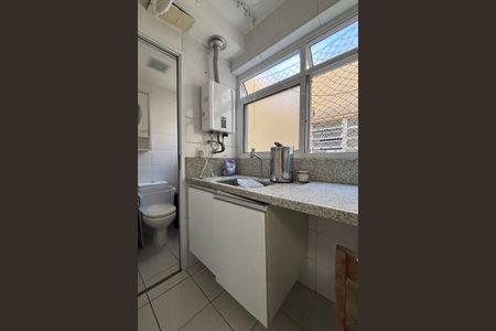 Apartamento à venda com 200m², 3 quartos e 2 vagas Apartamento à venda com 200m², 3 quartos e 2 vagasÁrea de serviço
