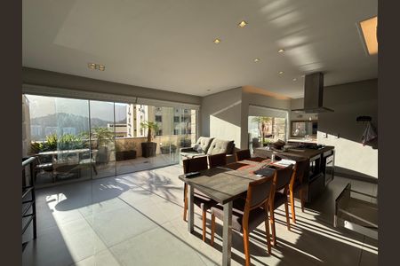 Apartamento à venda com 200m², 3 quartos e 2 vagas Apartamento à venda com 200m², 3 quartos e 2 vagasSala de Jantar