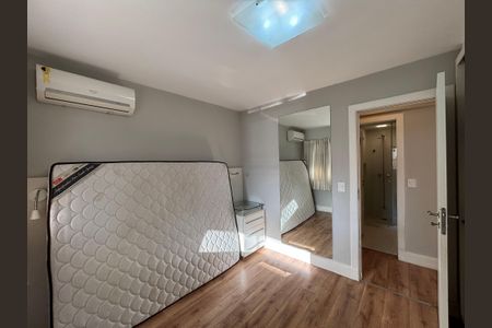 Apartamento à venda com 200m², 3 quartos e 2 vagas Apartamento à venda com 200m², 3 quartos e 2 vagasQuarto 1
