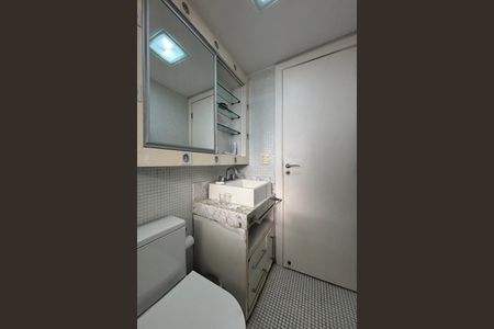Apartamento à venda com 200m², 3 quartos e 2 vagas Apartamento à venda com 200m², 3 quartos e 2 vagasBanheiro Suíte