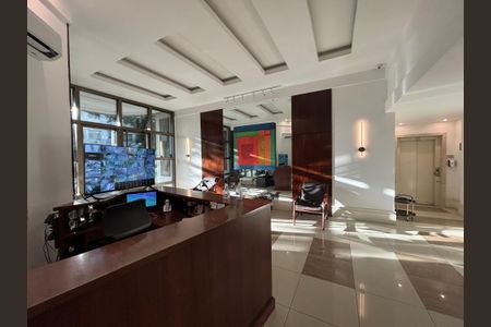 Apartamento à venda com 200m², 3 quartos e 2 vagas Apartamento à venda com 200m², 3 quartos e 2 vagasPortaria