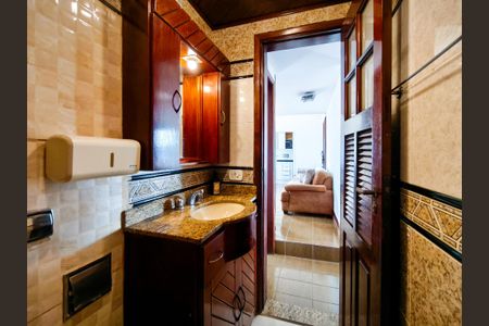 Apartamento à venda com 115m², 2 quartos e 2 vagas Apartamento à venda com 115m², 2 quartos e 2 vagasBanheiro Corredor