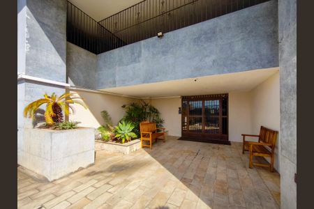 Apartamento à venda com 115m², 2 quartos e 2 vagas Apartamento à venda com 115m², 2 quartos e 2 vagasFachada e portaria