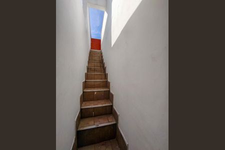 Apartamento à venda com 115m², 2 quartos e 2 vagas Apartamento à venda com 115m², 2 quartos e 2 vagasEscada