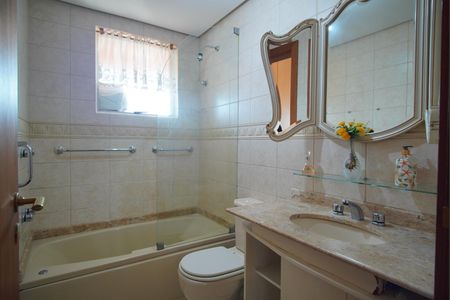 Apartamento à venda com 164m², 3 quartos e 2 vagas Apartamento à venda com 164m², 3 quartos e 2 vagasBanheiro suíte