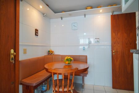 Apartamento à venda com 164m², 3 quartos e 2 vagas Apartamento à venda com 164m², 3 quartos e 2 vagasCozinha