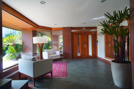 Apartamento à venda com 164m², 3 quartos e 2 vagas Apartamento à venda com 164m², 3 quartos e 2 vagasHall de entrada