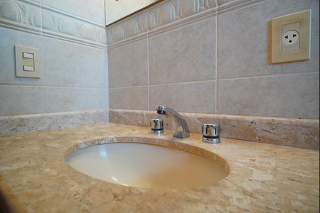 Apartamento à venda com 164m², 3 quartos e 2 vagas Apartamento à venda com 164m², 3 quartos e 2 vagasBanheiro corredor