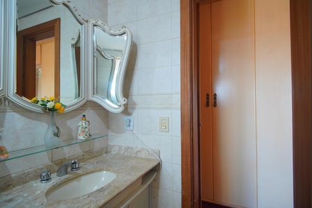 Apartamento à venda com 164m², 3 quartos e 2 vagas Apartamento à venda com 164m², 3 quartos e 2 vagasBanheiro suíte