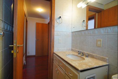 Apartamento à venda com 164m², 3 quartos e 2 vagas Apartamento à venda com 164m², 3 quartos e 2 vagasBanheiro corredor