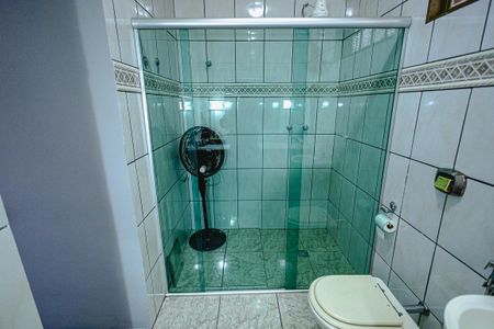 Casa à venda com 315m², 4 quartos e 6 vagas Casa à venda com 315m², 4 quartos e 6 vagasBanheiro /Suíte