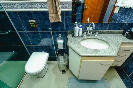 Casa à venda com 315m², 4 quartos e 6 vagas Casa à venda com 315m², 4 quartos e 6 vagasBanheiro