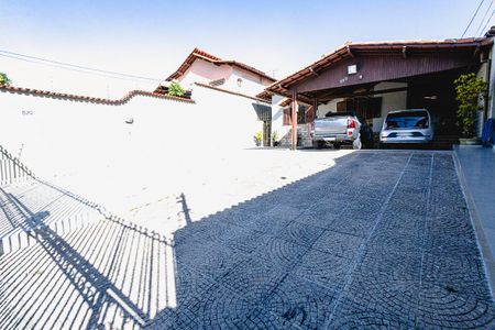 Casa à venda com 315m², 4 quartos e 6 vagas Casa à venda com 315m², 4 quartos e 6 vagasGaragem