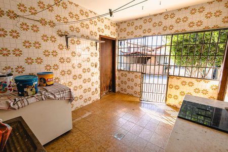 Casa à venda com 315m², 4 quartos e 6 vagas Casa à venda com 315m², 4 quartos e 6 vagasLavanderia