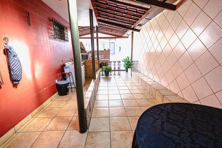 Casa à venda com 315m², 4 quartos e 6 vagas Casa à venda com 315m², 4 quartos e 6 vagasArea de serviço