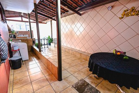 Casa à venda com 315m², 4 quartos e 6 vagas Casa à venda com 315m², 4 quartos e 6 vagasArea de serviço