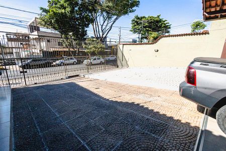 Casa à venda com 315m², 4 quartos e 6 vagas Casa à venda com 315m², 4 quartos e 6 vagasGaragem