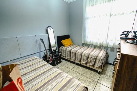 Casa à venda com 315m², 4 quartos e 6 vagas Casa à venda com 315m², 4 quartos e 6 vagasQuarto 2