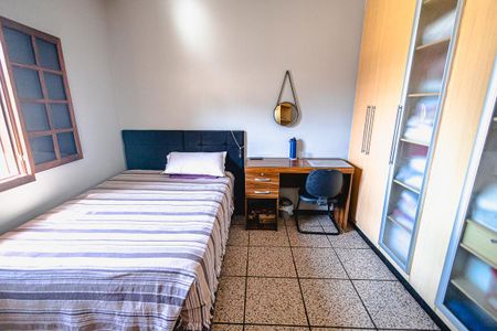 Casa à venda com 315m², 4 quartos e 6 vagas Casa à venda com 315m², 4 quartos e 6 vagasQuarto 3