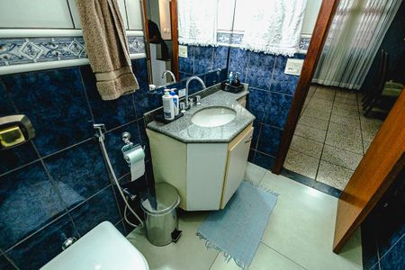 Casa à venda com 315m², 4 quartos e 6 vagas Casa à venda com 315m², 4 quartos e 6 vagasBanheiro