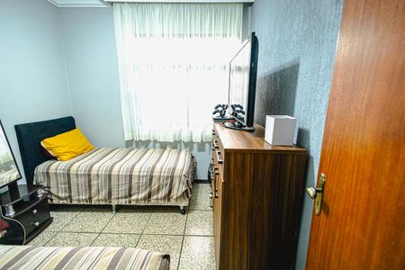 Casa à venda com 315m², 4 quartos e 6 vagas Casa à venda com 315m², 4 quartos e 6 vagasQuarto 2