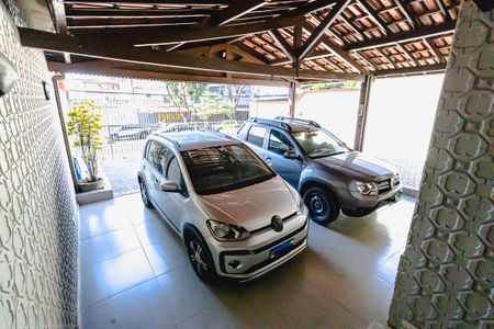 Casa à venda com 315m², 4 quartos e 6 vagas Casa à venda com 315m², 4 quartos e 6 vagasGaragem